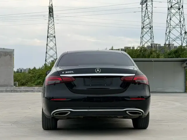 Mercedes-Benz E-Class — Фото автомобиля 8