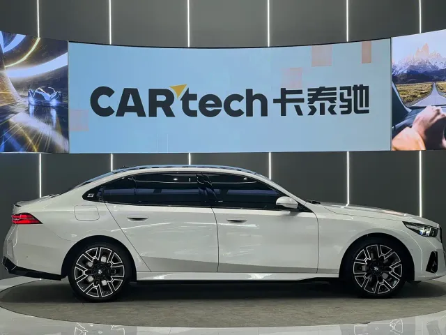 BMW 5 Series — Фото автомобиля 24