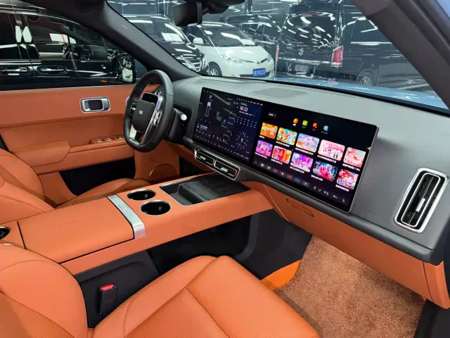 Li Auto L8 — Фото автомобиля 18