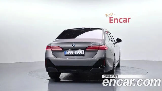 BMW 5 Series G60 — Фото автомобиля 3