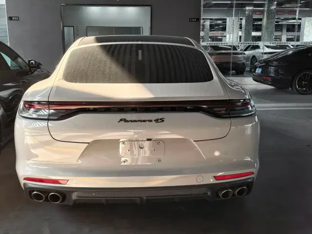 Porsche Panamera — Фото автомобиля 12
