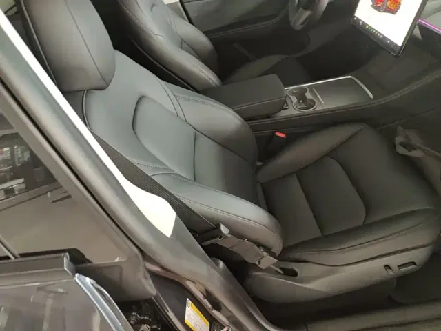 Tesla Model Y — Фото автомобиля 24