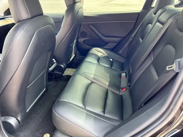 Tesla Model 3 — Фото автомобиля 5