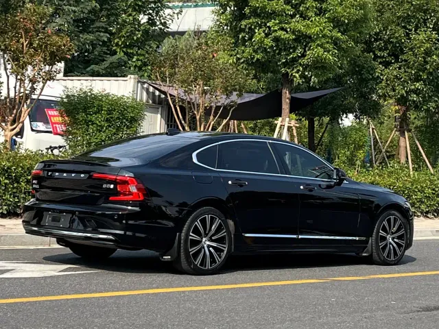 Volvo S90 — Фото автомобиля 4