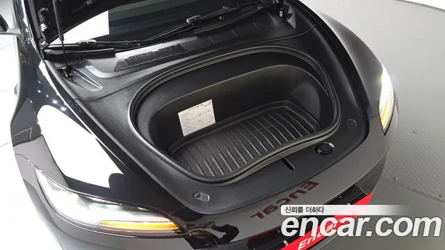 Tesla Model 3 — Фото автомобиля 9