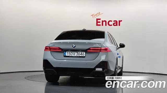 BMW 5 Series — Фото автомобиля 4