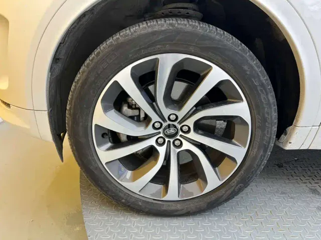 Land Rover Discovery Sport — Фото автомобиля 10