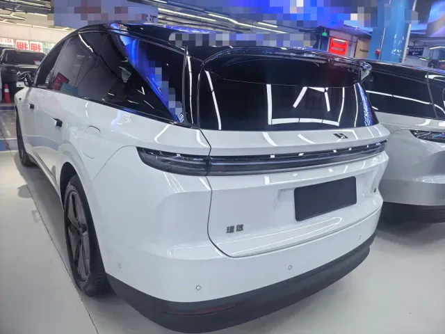 Li Auto i8 — Фото автомобиля 11