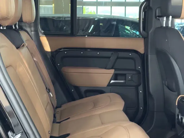 Land Rover Defender — Фото автомобиля 14