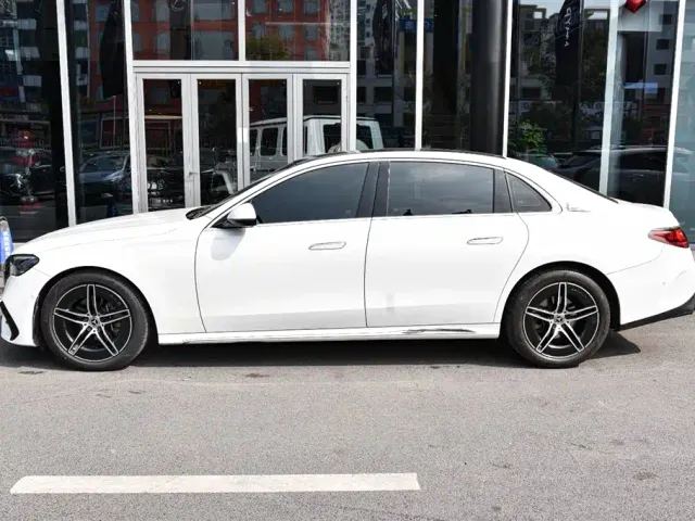 Mercedes-Benz E-Class — Фото автомобиля 5