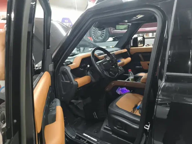 Land Rover Defender — Фото автомобиля 9