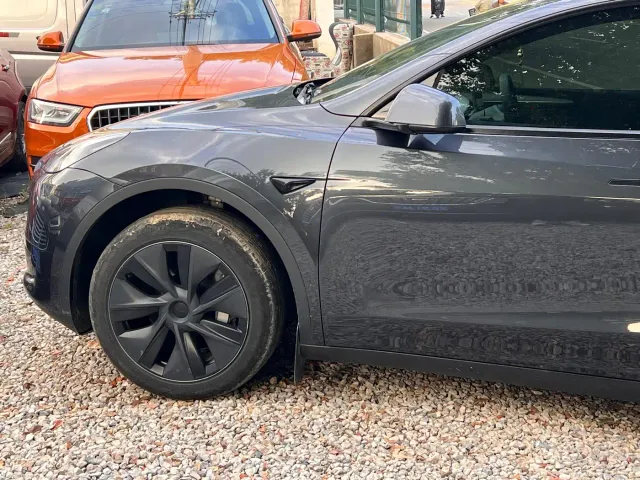 Tesla Model Y — Фото автомобиля 17
