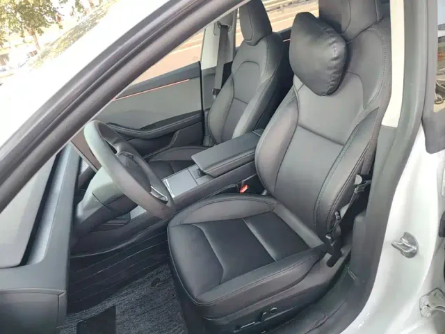 Tesla Model 3 — Фото автомобиля 14