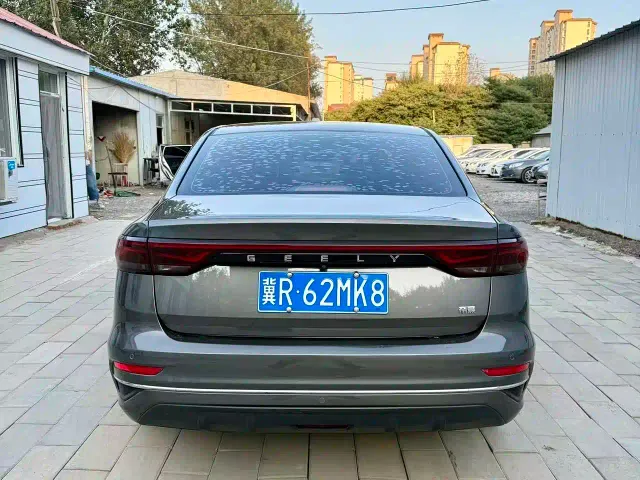 Geely Emgrand — Фото автомобиля 8