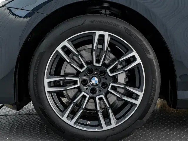 BMW 5 Series — Фото автомобиля 10