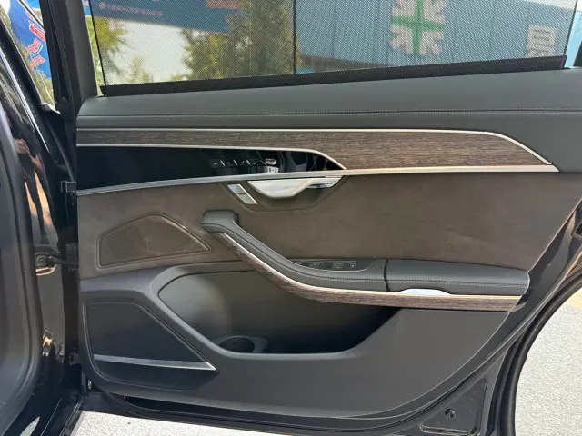 Audi A8 — Фото автомобиля 9