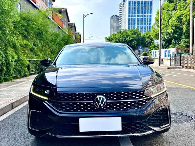 Volkswagen Passat — Фото автомобиля 2
