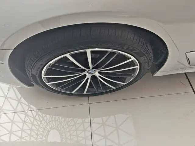 BMW 5 Series — Фото автомобиля 22