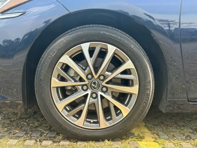 Lexus ES — Фото автомобиля 20