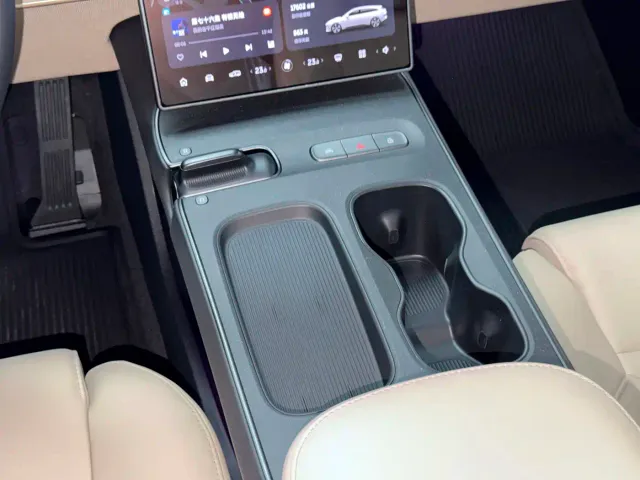 Nio ET5 Touring — Фото автомобиля 14