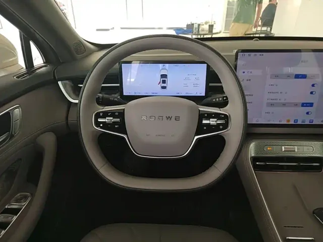 Roewe M7 DMH — Фото автомобиля 10