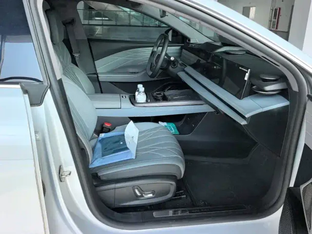 Geely Galaxy E8 — Фото автомобиля 8
