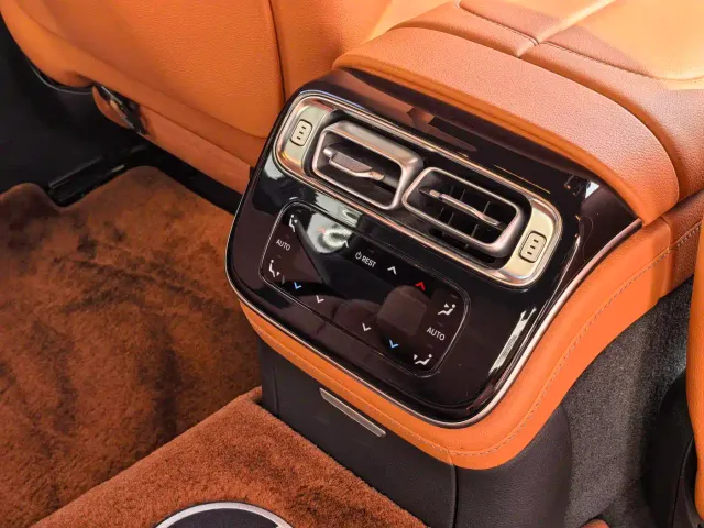 Mercedes-Benz S-Class — Фото автомобиля 23