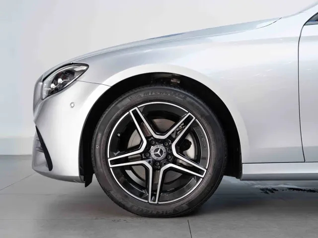 Mercedes-Benz E-Class — Фото автомобиля 9