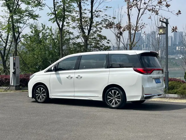 GAC Trumpchi M8 — Фото автомобиля 4