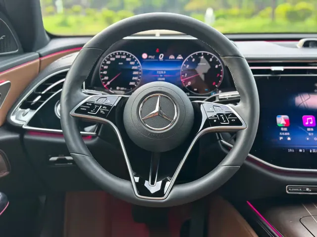 Mercedes-Benz E-Class — Фото автомобиля 7
