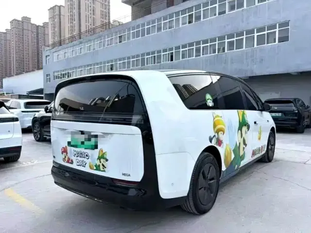 Li Auto MEGA — Фото автомобиля 6