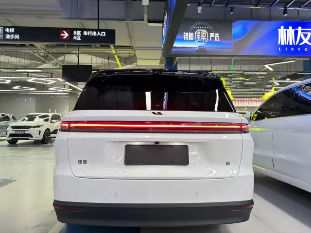 Li Auto i8 — Фото автомобиля 5