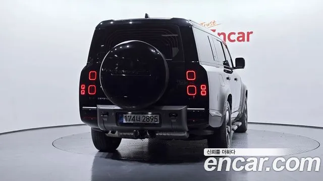 Land Rover Defender — Фото автомобиля 4