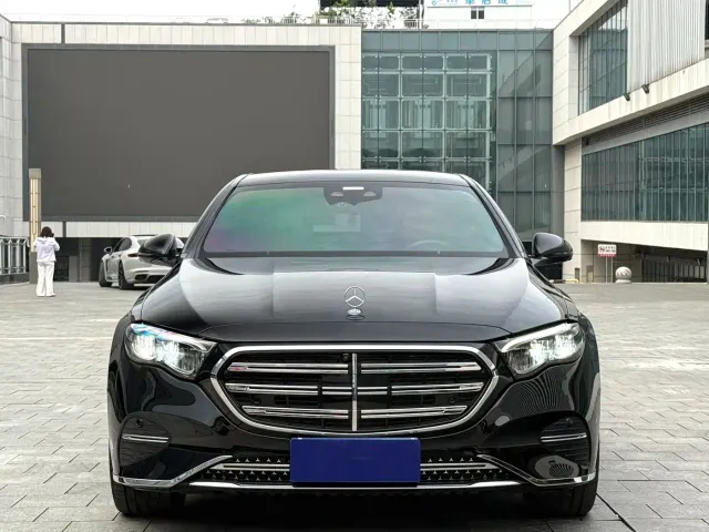 Mercedes-Benz E-Class — Фото автомобиля 2