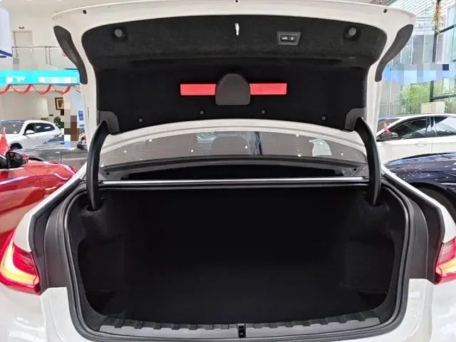 BMW 3 Series — Фото автомобиля 18