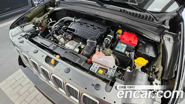 Jeep Renegade — Фото автомобиля 6