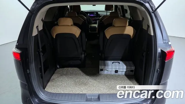 Kia Canival — Фото автомобиля 20