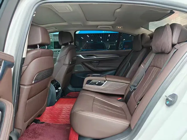 BMW 5 Series — Фото автомобиля 13
