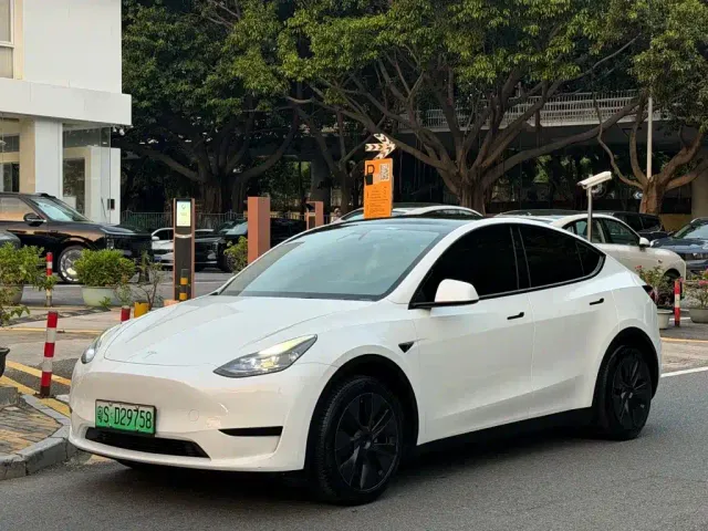 Фотография автомобиля — Tesla Model Y