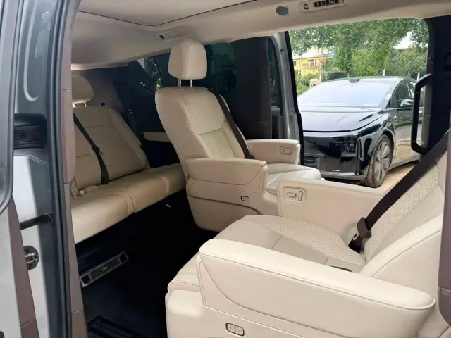 Li Auto MEGA — Фото автомобиля 4