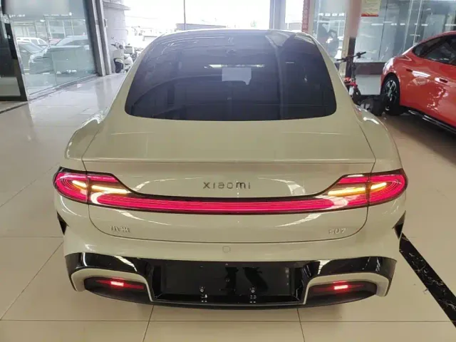 Xiaomi SU7 — Фото автомобиля 5