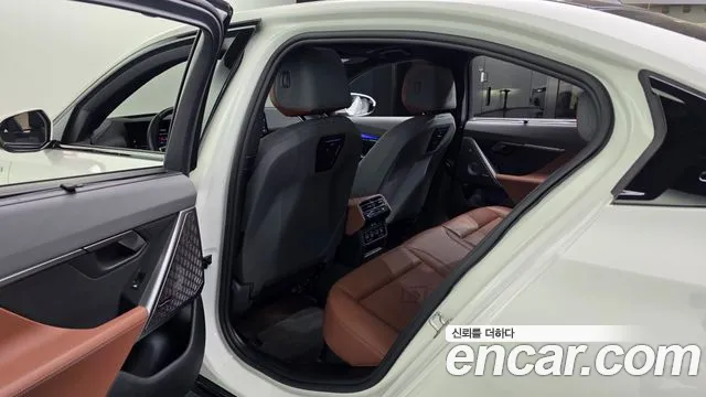 BMW i5 G60 — Фото автомобиля 16