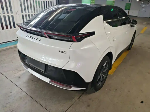 Lynk & Co Z20 — Фото автомобиля 17