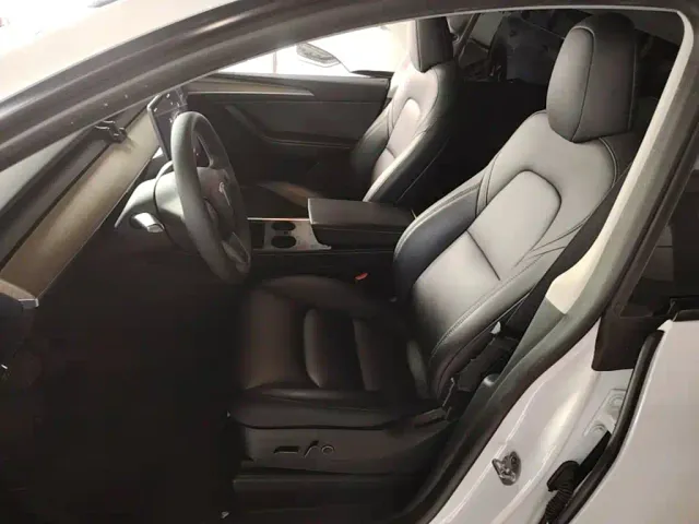 Tesla Model Y — Фото автомобиля 14