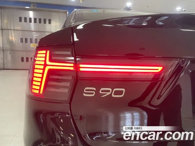 Volvo S90 — Фото автомобиля 19
