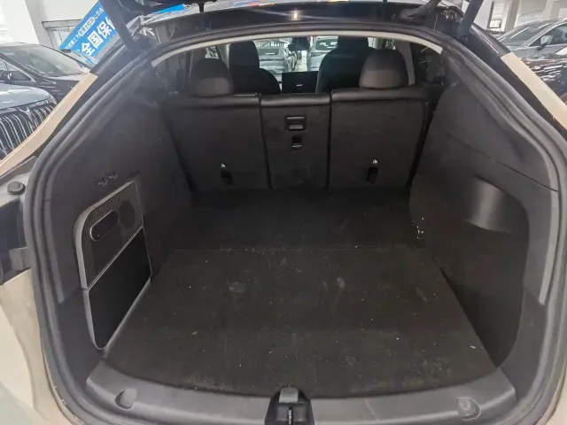 Tesla Model Y — Фото автомобиля 14