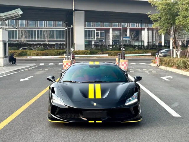 Фотография автомобиля — Ferrari F8