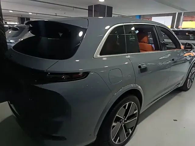 Li Auto L7 — Фото автомобиля 5
