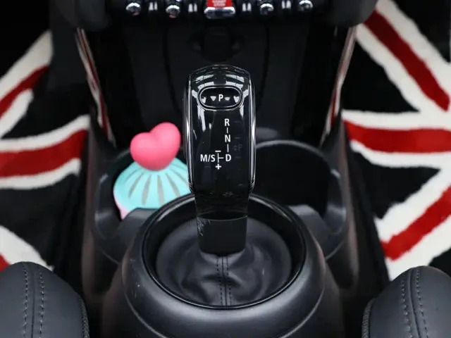 MINI Hatch — Фото автомобиля 16