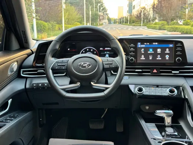 Hyundai Elantra — Фото автомобиля 13
